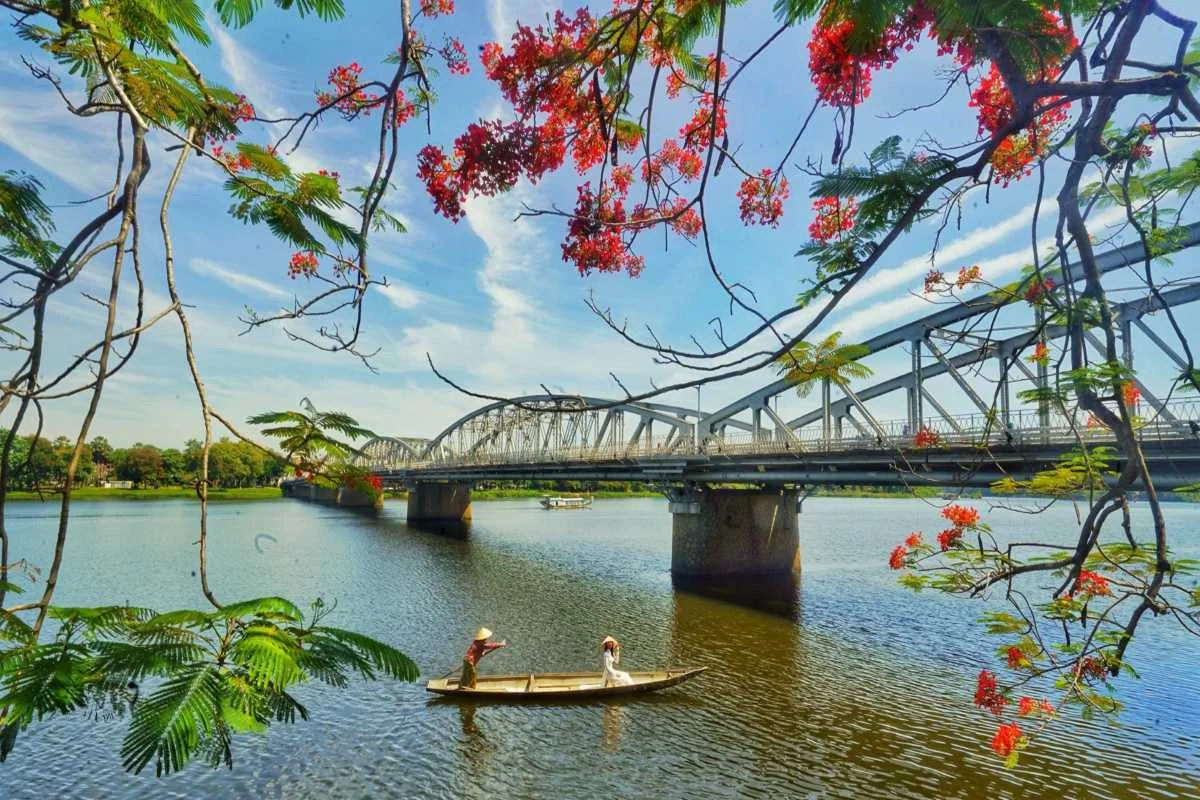 Da Nang - Lap An Lagoon - Hue - Imperial City - Kien Trung Palace (03 meals: breakfast, lunch, dinner)